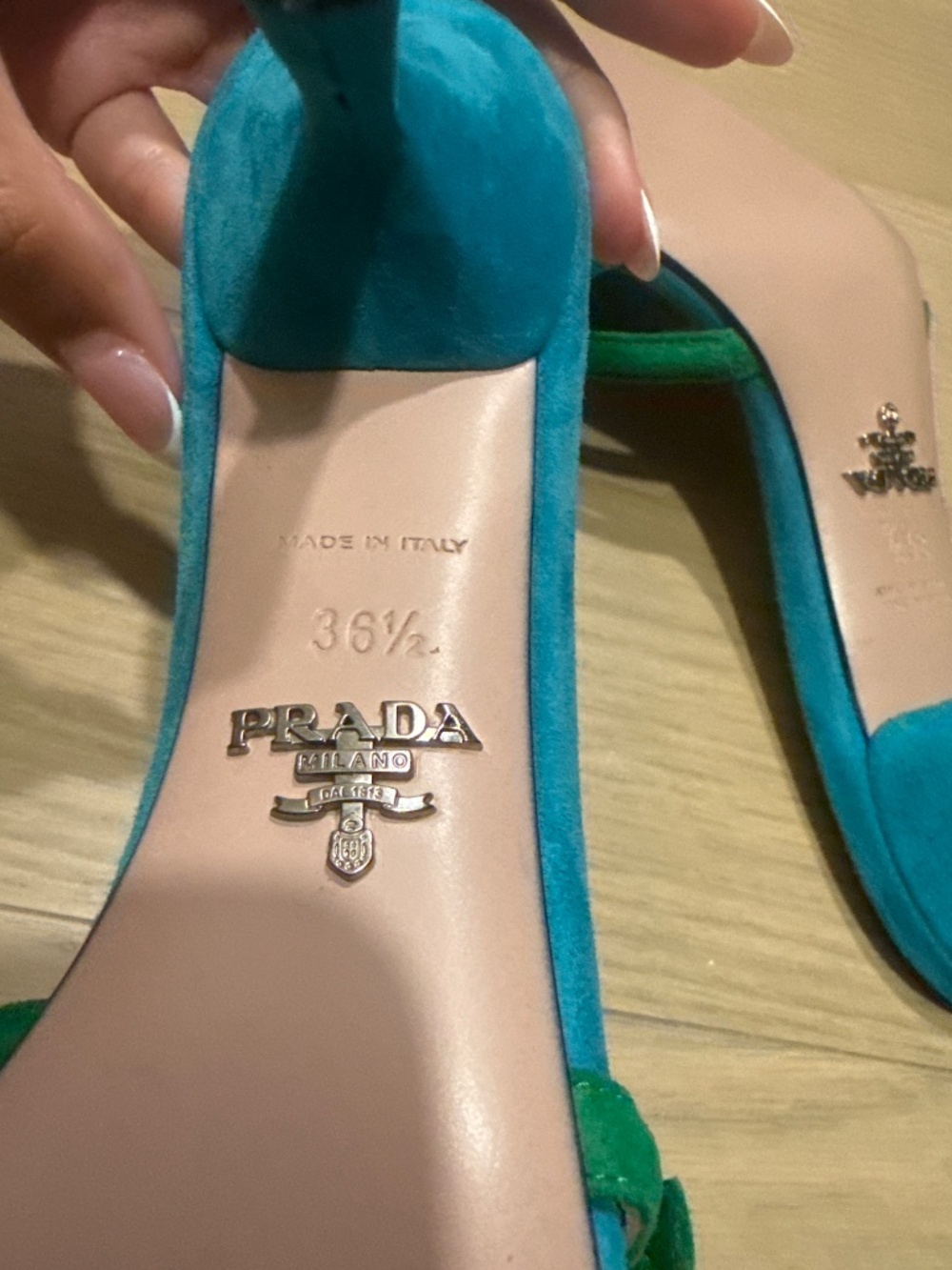 Blue prada kitten heel - Picture 3 of 3